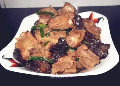 Stewed fungus with pork ribs
