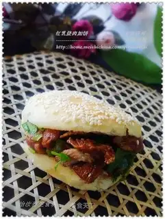 Red milk roast pork sandwich cake