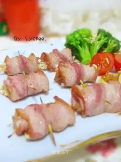 Baked bacon and mushroom roll
