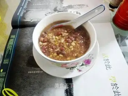 Millet oatmeal and red bean porridge