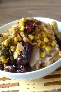Red dates and corn pork knuckle soup