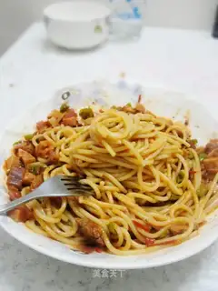 Italian pasta with black pepper beef tenderloin