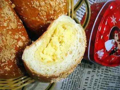 Crispy coconut bun