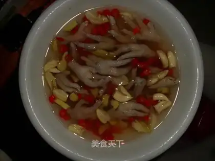 Chicken feet with pickled pepper