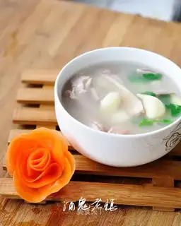 Garlic pork tripe soup
