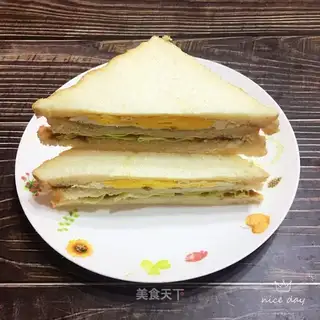 Egg sandwich with sesame sauce