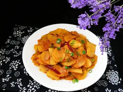 Spicy pot potato chips