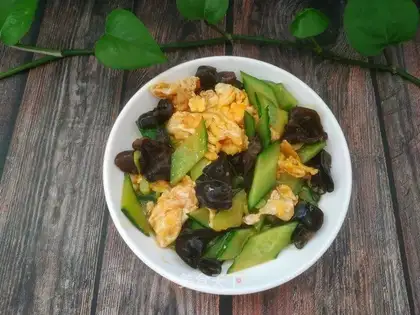 cucumber-mucked eggs