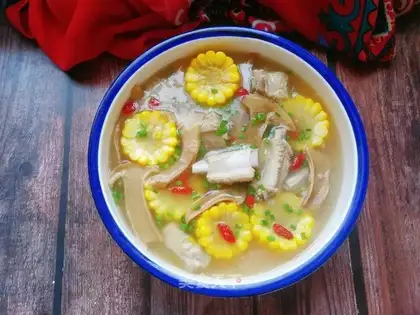 Puffy corn ribs soup