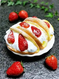 Strawberry rolls