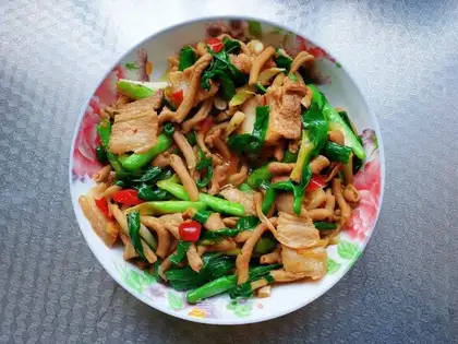 Garlic duck intestines