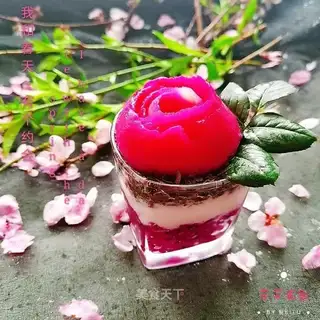 Flamingo yogurt cup