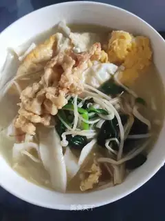 Spaghetti and gill mushroom soup