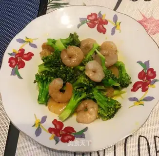 Shrimp skating broccoli