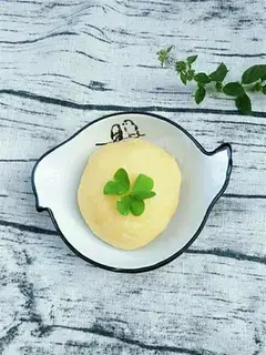 A yellow milk pie