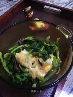 Wood spinach egg soup
