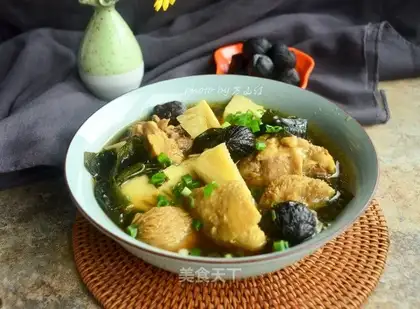 Black garlic monkey head, chicken soup
