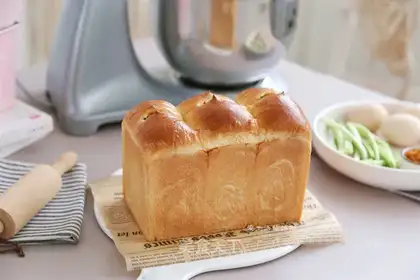 Onion pine bread