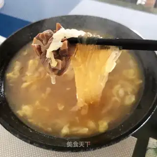 A duck with sour fan soup