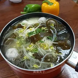 Seaweed bean sprouts, bean concubines soup
