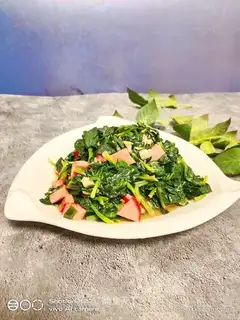 Red sausage spinach