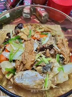 Fish bones, carrots and cabbage