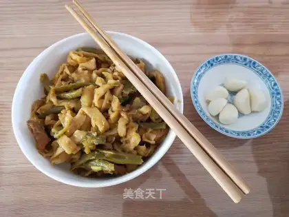 Pork bean horn noodles