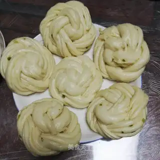Onion buns and white noodles
