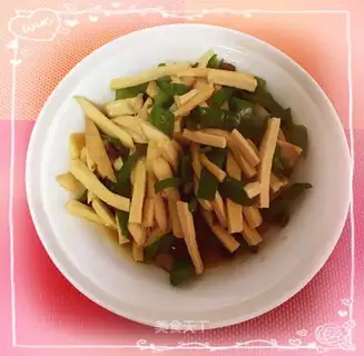 Pepper apricot mushroom dry