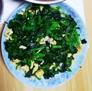 Spinach fried eggs