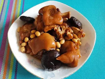Flaming mushroom soy-cup pig hoof