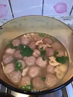 Mushroom beefball soup