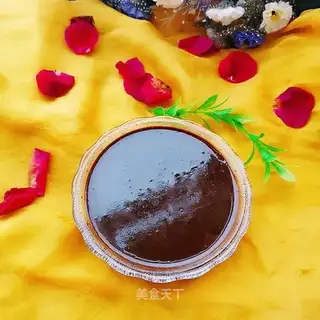 Homemade chocolate sauce