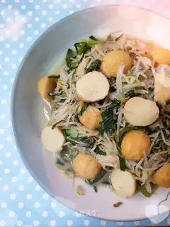 Soccer bean sprouts