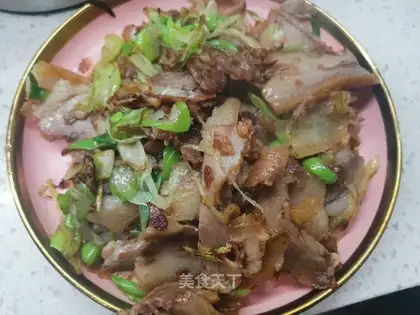 Onion fried pork
