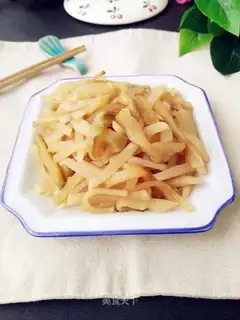 A white radish and a sledge