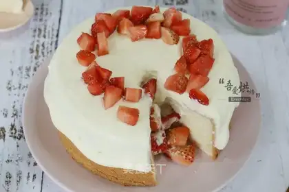 Strawberry avalanche cake