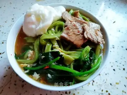 Handy spinach noodles