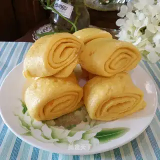 Pumpkin knife cut the rolls