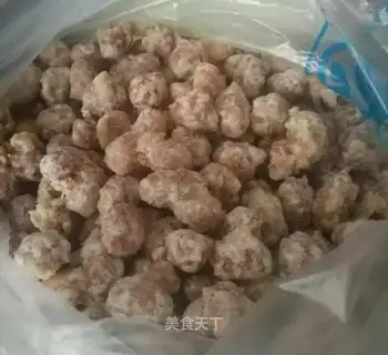 Hanging frost peanuts