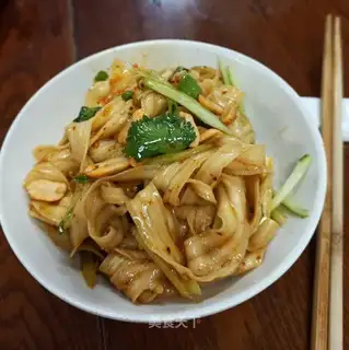 Red oil noodles