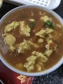 Tomato eggs pour noodles