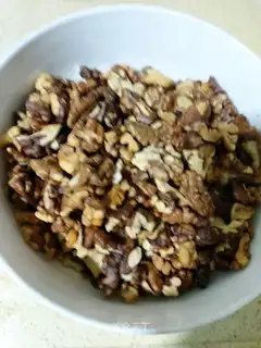 Fried walnuts