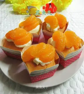 Paper cups of salad and orange cake