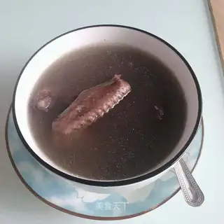 Doves wet their soup