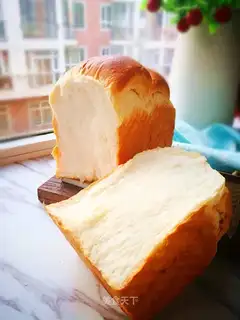 Light cream toast