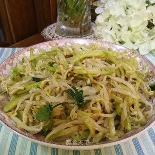 Green bean sprouts