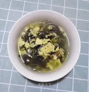 Seaweed omelet soup