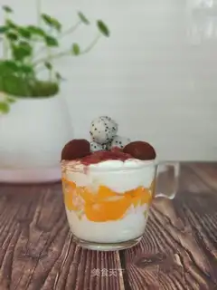 Mango yogurt cup
