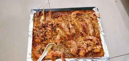 Tasty golden mushroom roast shrimp
